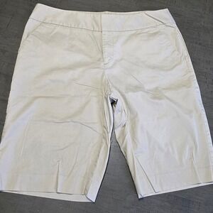 Daisy Fuentes Womens Size 10 Beige Bermuda Shorts Flat Front